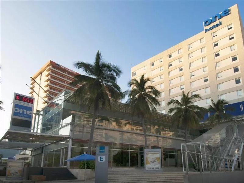 Hotel One Acapulco Costera Esterno foto