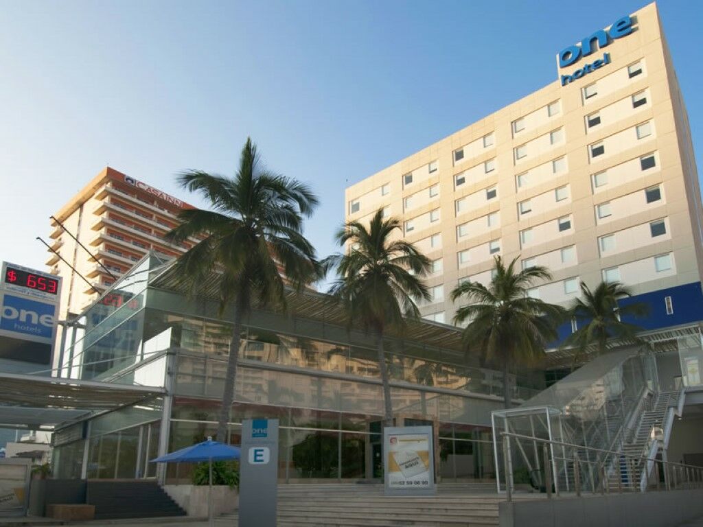 Hotel One Acapulco Costera Esterno foto