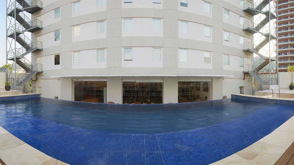 Hotel One Acapulco Costera Esterno foto